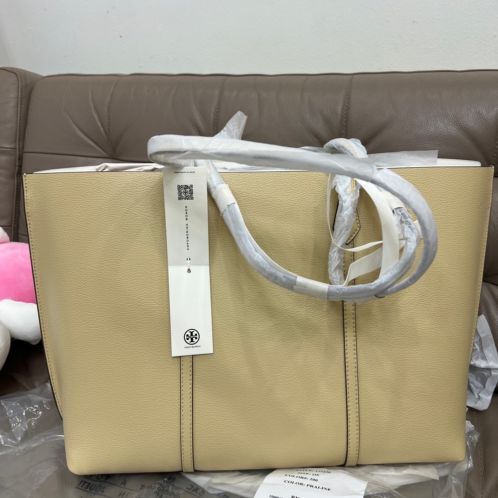 NWT Tory Burch Perry Triple Compartment
Leather  Tote